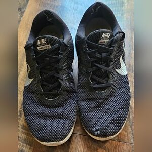 Women's Nike shoes size 9
